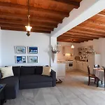 Vila Tinos Sky View *